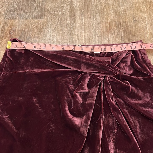 Loft Velvet Twist Shift Skirt Women’s 4 - Picture 9 of 11